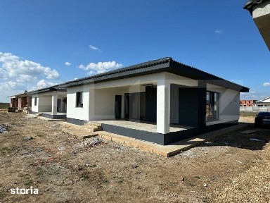 De vanzare casa in Santandrei cu gard de imprejmuire din placi de beto