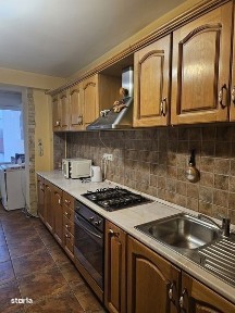 Inchiriez apartament 4 camere cu garaj