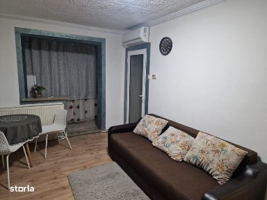 închiriez apartament în roman