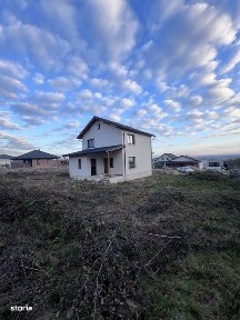 Casa noua, design modern, teren 500 mp - liniste aproape de Baia Mar
