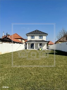 Casa individula de vanzare, teren mare, 4 camere, la cheie, zona buna