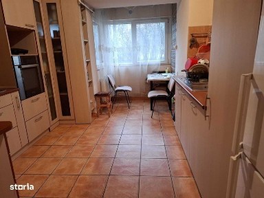 Dau in chirie apartament 2 camere, Str. Lunii-Zorilor, garaj inclus