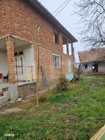 Casa la rosu 91 mp utili, 976 mp teren, in Luna, langa Campia Turzii