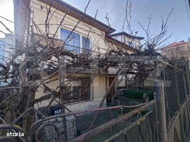 Oportunitate ! Casa renovabila, 176 mp, teren de 530 mp, zona Andrei M