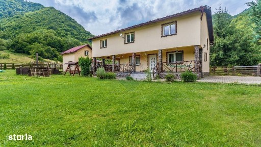 CASA / CABANA MARISEL 10 camere,terasa 41mp,piscină,ciubăr