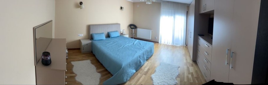 De inchiriat casa cu 2 parcari | zona Vivo