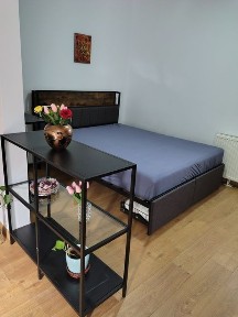 Inchiriez la curte un corp de casa