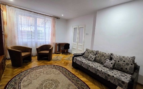 Inchiriez ap 2 camere in zona semi-centrala, la casa