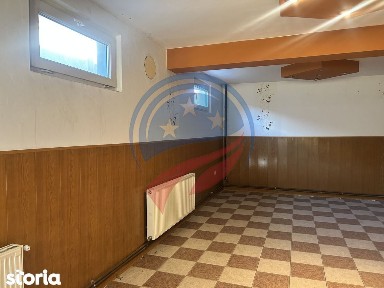 Vilă spațioasă D+P+E+M, 400 mp | Curte generoasă 400 mp | 3 intrări