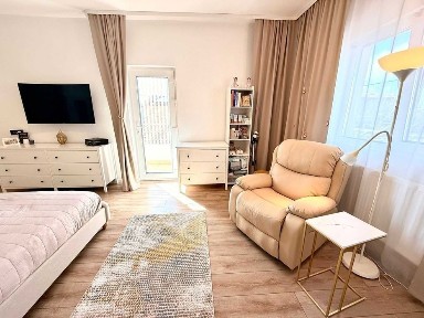 Casa / Vila 205 mp, 5 camere cu bai proprii, curte, Eforie Nord