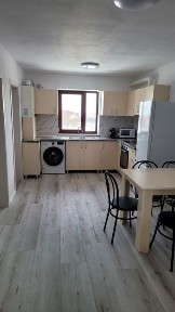 Închiriez apartament cu cheltuieli incluse