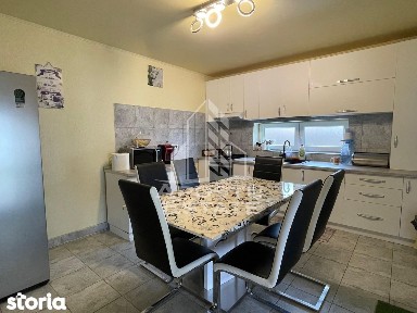 Vila de vanzare central Carpinis