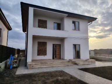 Vila Dobroiesti 5camere, 3 bai, cartier rezidențial, strada Asfaltata