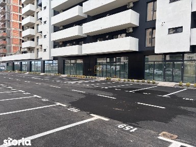Spatiu comercial excelent, 142 mp, vitrina ampla, locuri de parcare