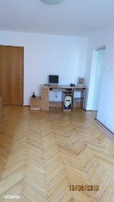 inchiriez o camera in apartament de 4 camere