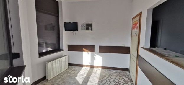 Inchiriez spatiu comercial 90mp + subsol 70mp