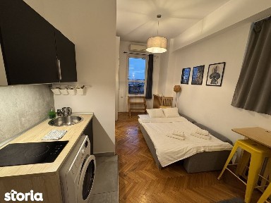 Garsoniera cu terasa de vanzare in *Piata Unirii*