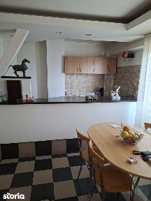Vand apartament cu 3 camere, lift și confort sporit