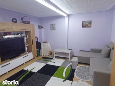 De vanzare casa 3 camere zona Damaroaia 2 bai, balcon deschis