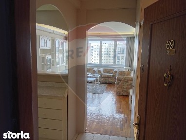 Apartament cu 3 camere de închiriat