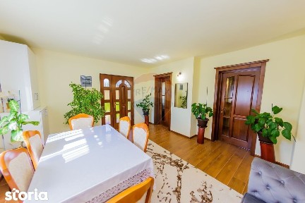 Casă cu 3 camere de vânzare