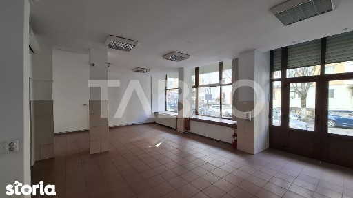Spatiu comercial 120 mpu cu vitrina 8m si vad pietonal Valea Aurie