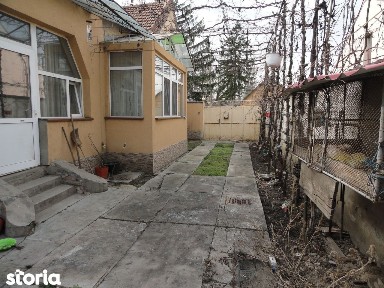 Casă solida din caramida în Parneava, teren 720 mp