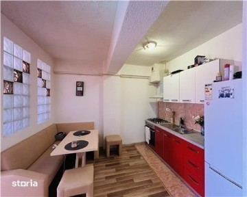 Ap cu 2 camere, la cheie, balcon - etaj intermediar