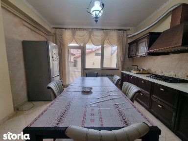 Vila generoasa de inchiriat intr o zona principala a orasului