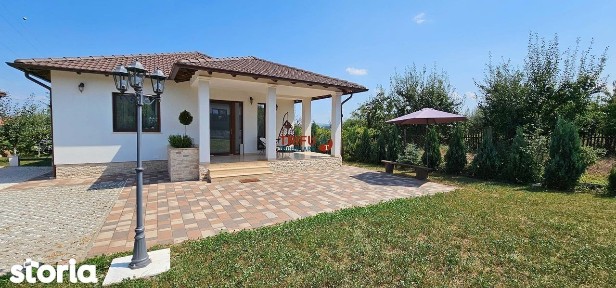 Casa de vanzare cu 1698mp teren 4 camere si pivnita