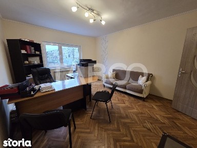 Apartament 4 camere de inchiriat Bulevardul Unirii acces din strada