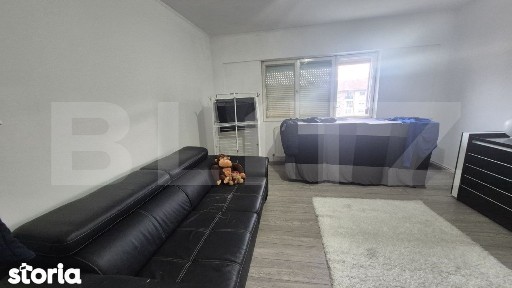 Apartament cu 3 camere de vanzare, 75.77 mp, in Carpati 2