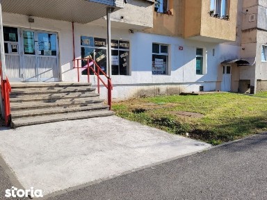 Spatiu comercial, 119 mp, vitrina stradala, zona Hotvon