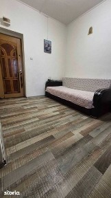 Garsoniera cf 1 in Onesti, zona centrala, etaj 2. 0757//678//898