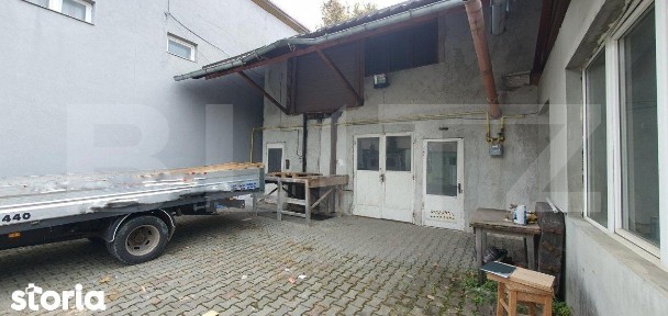 Spatiu comercial pe 2 nivele,spatii depozitare + parcari, in zona foar