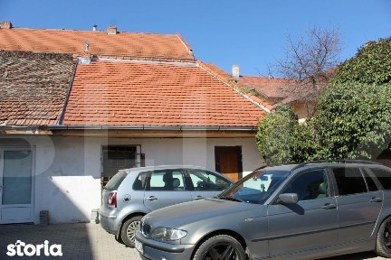 Doua cladiri de birouri de vanzare, 116 mp I Curte I Central