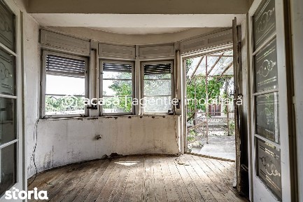 Pârneava | 716 mp teren + 2 corpuri de casă