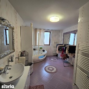 Vând apartament cu 4 camere ultracentral
