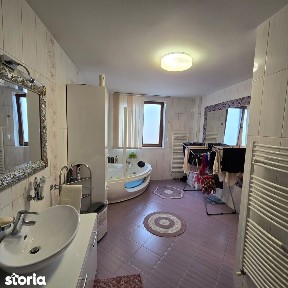 Vând apartament cu 4 camere ultracentral