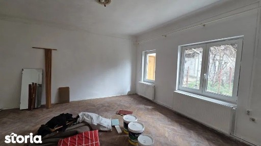 Central - Vanzare casa, curte comuna - Str. Tudor Vladimirescu