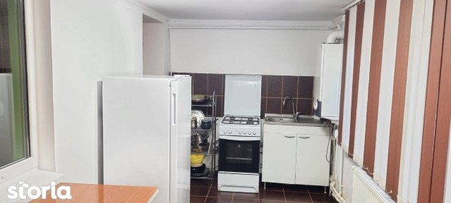 Apartament 2 camere Progresu, parter cu balcon mare.