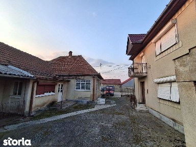 Case + 1440 mp teren, Vetis