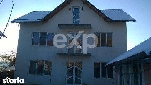 Casa spatioasa cu teren de 2.500 mp in Valea Marului