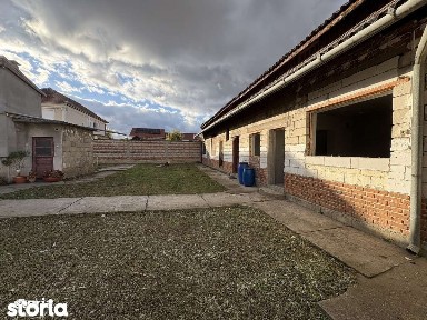 Casa Românească de vânzare 8camere teren 624mp 22ml Bujac cu potențial