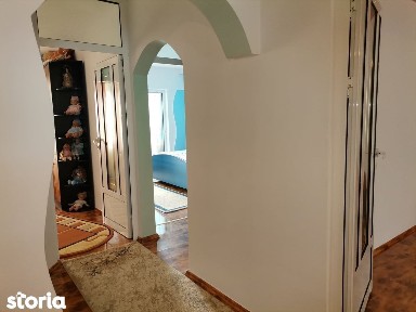 Apartament 3 camere, etaj 4, cu balcon