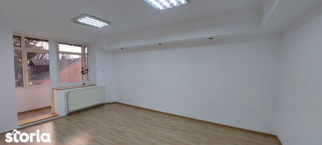 De inchiriat spatiu comercial/ birouri 40 mp - zona Poli 2