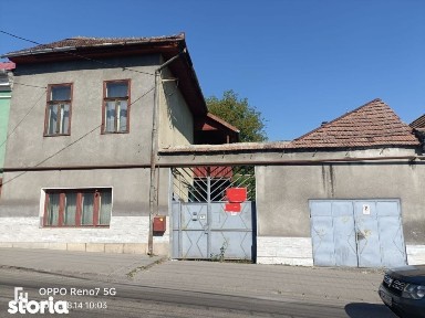 Casa individuala de vanzare Reghin zona centrala, singur in curte.