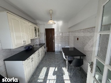 Apartament 3 camere decomandat, zona Zambilelor