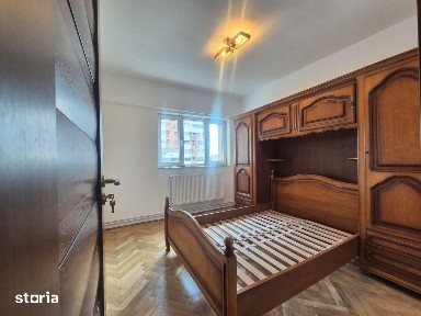 Apartament 4 camere de închiriat - ideal pentru locuință sau birouri