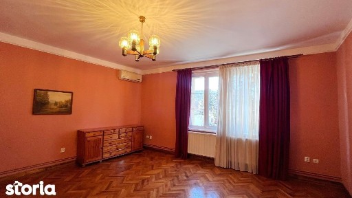 Apartament cu 3 camere in Zona Centrala